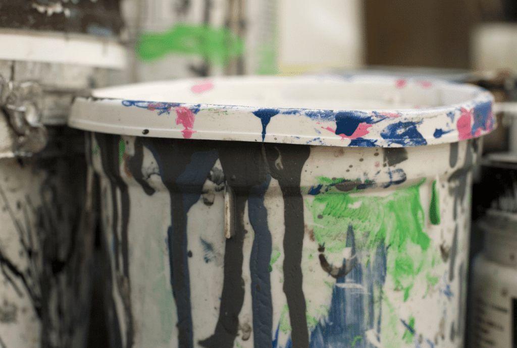 HOW LONG SHOULD YOU LET SPRAY PAINT DRY ON PLASTIC